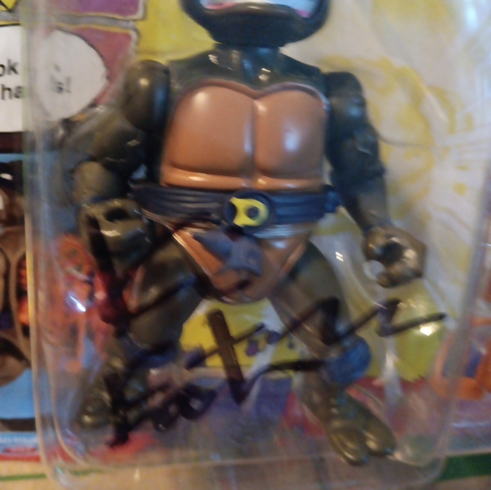 T.M.N.T. Donatello Storage shell Action Figure NIB Signed By Kevin Eastman+COA - Picture 3 of 4